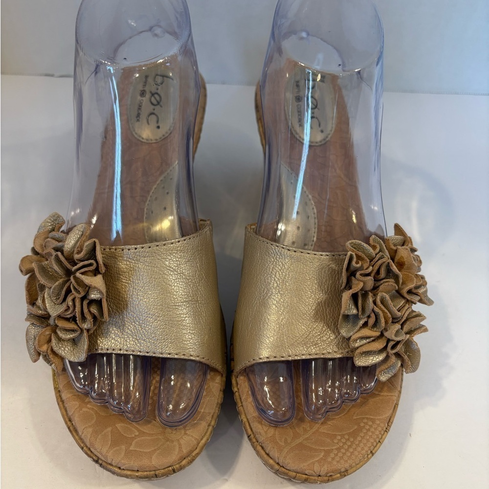 b.o.c Born Concept tan floral accented wedge open toe leather sandals size 9